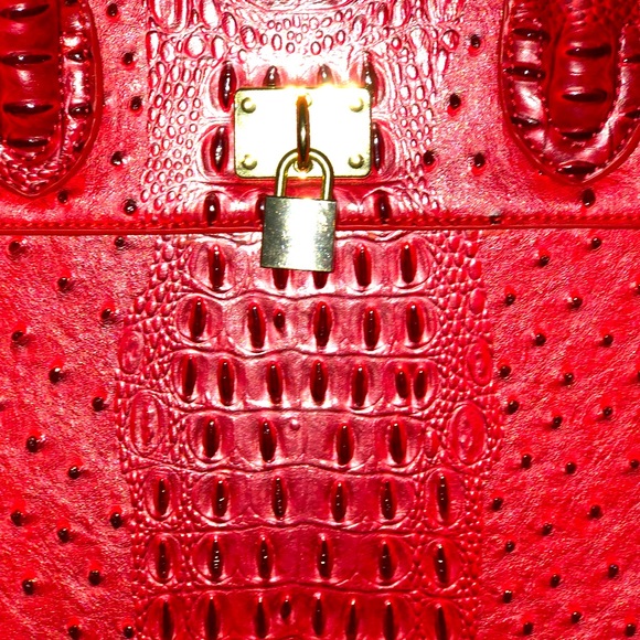 BEAUTIFUL RED SHOULDER BAG AND WALLET SET❤️‍🔥 - Picture 7 of 16